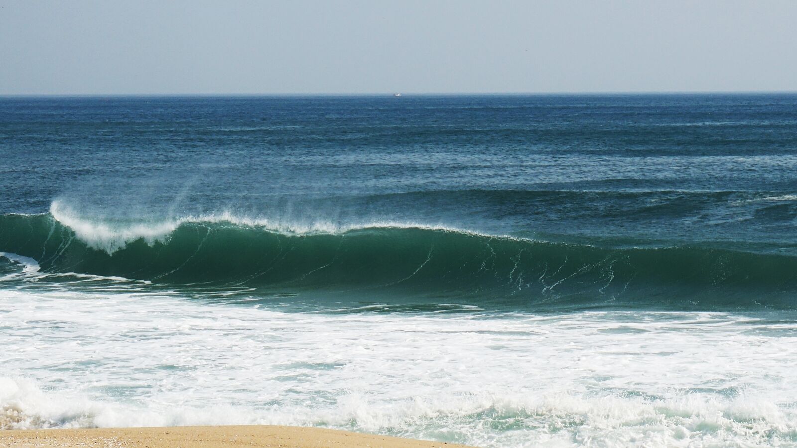 Sony Alpha a5000 (ILCE 5000) sample photo. Gangneung, sea, waves photography