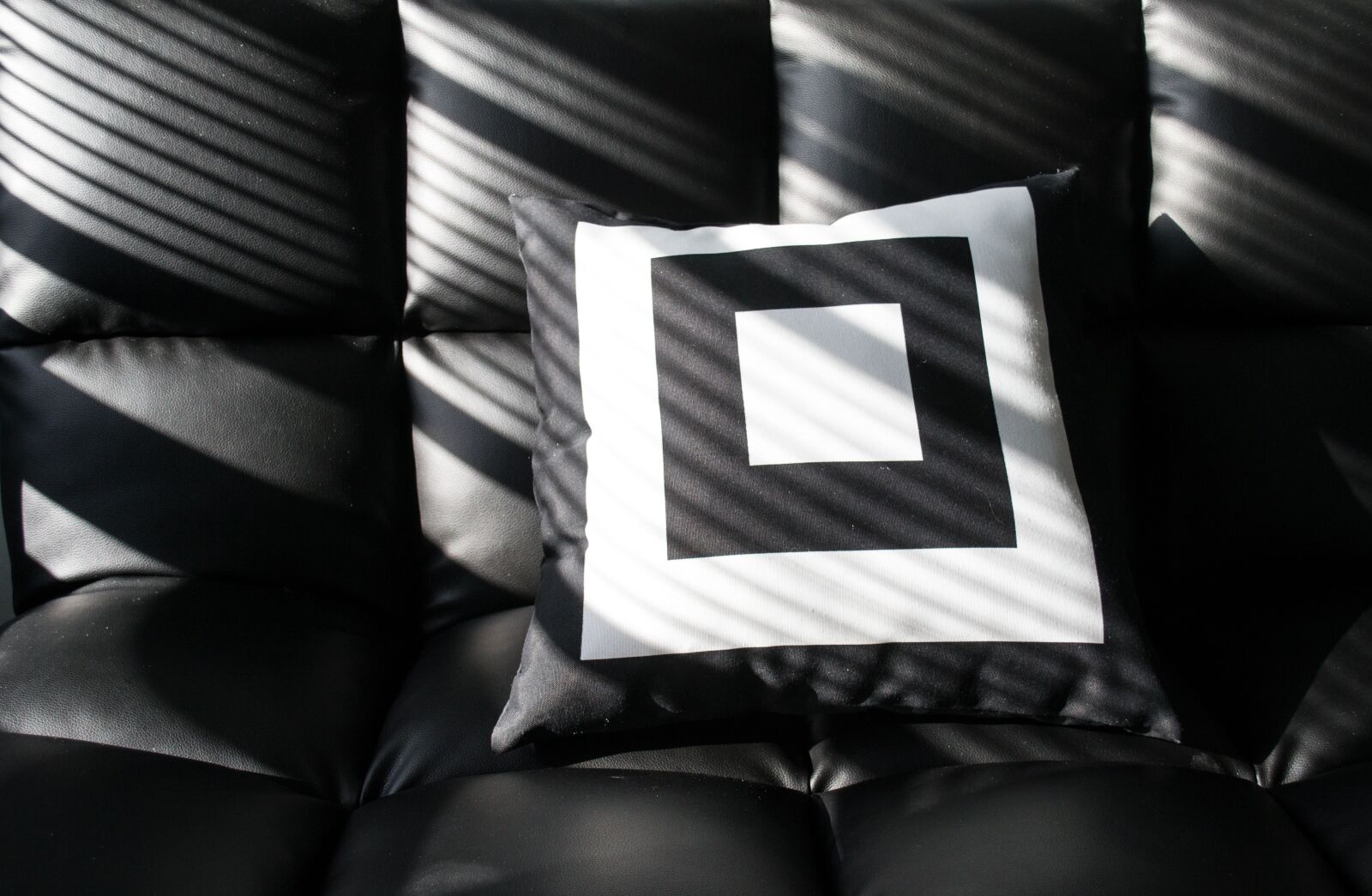 Nikon D3100 sample photo. Light and shadow, cushion photography
