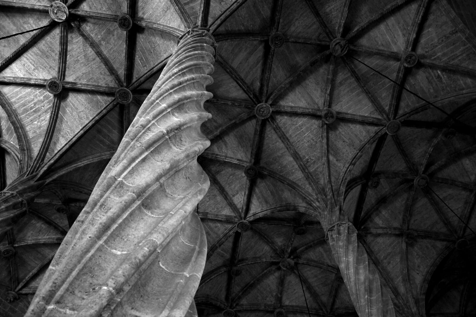 Canon EOS 60D sample photo. Column, ceiling, church photography