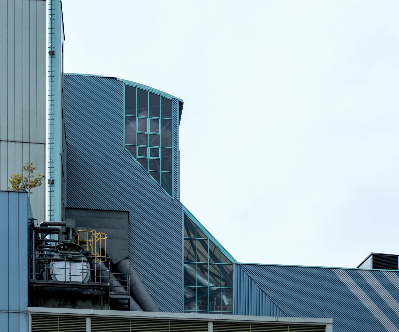 Panasonic Lumix DMC-FZ1000 sample photo. Industrial plant, architecture, hall photography