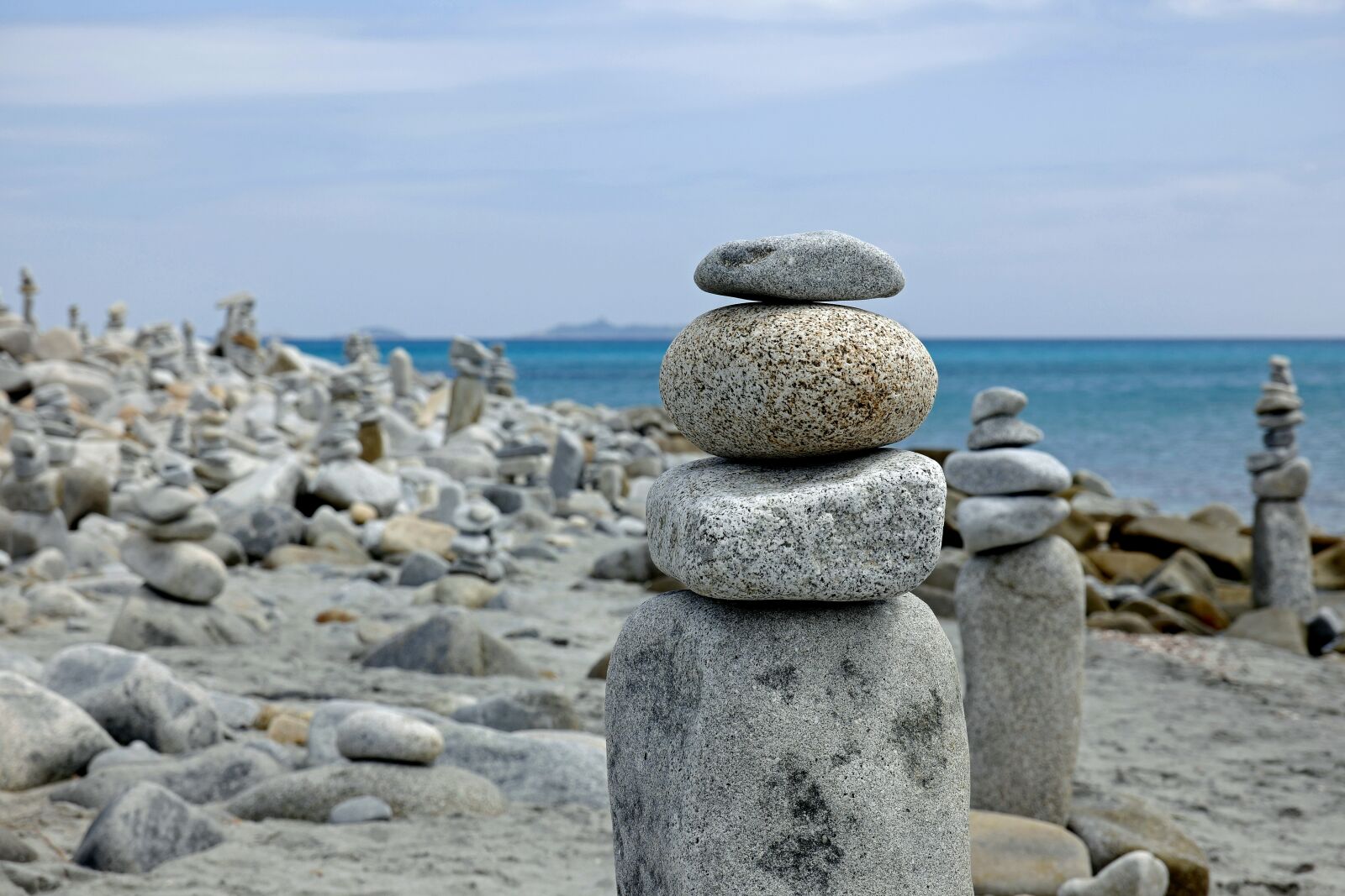Vario-Elmar TL 1:3.5-5.6 / 18-56 ASPH. sample photo. Stacked stones, stone balance photography