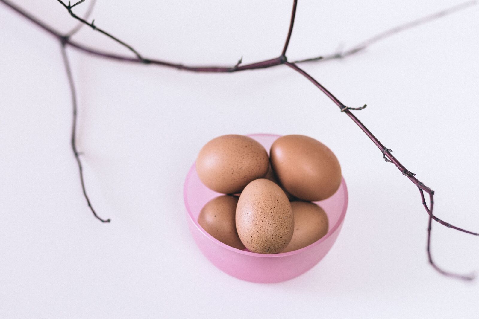 Canon EF 85mm F1.8 USM sample photo. Easter, food, eggs, wood photography