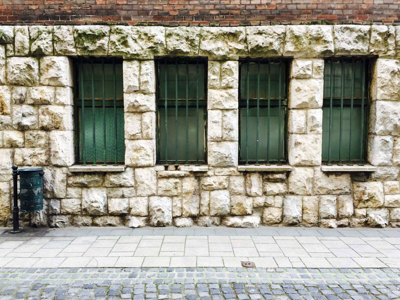 Apple iPhone 6s sample photo. Windows, buildings, street view photography