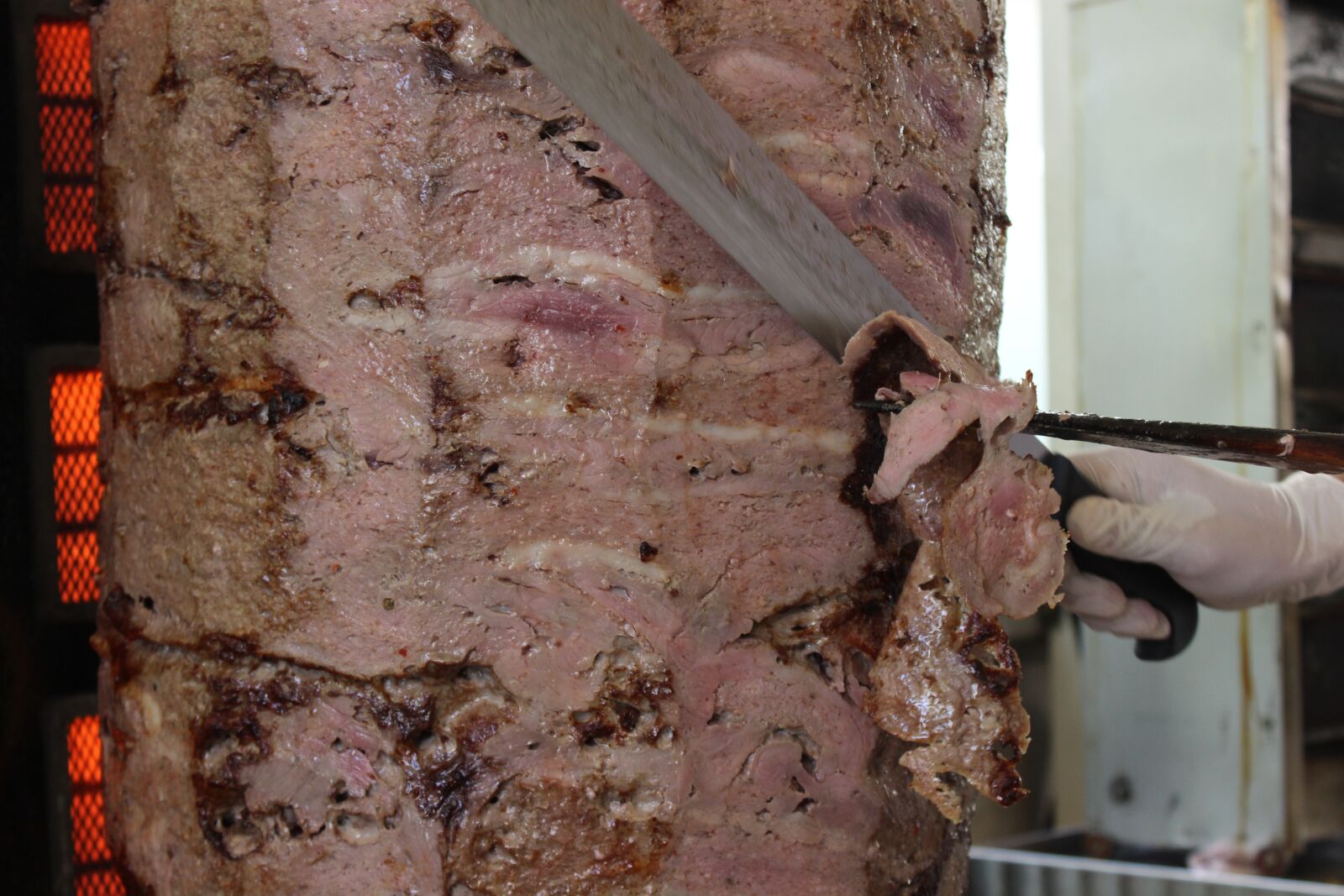 Canon EOS 600D (Rebel EOS T3i / EOS Kiss X5) sample photo. Meat turns, rotary, kebab photography