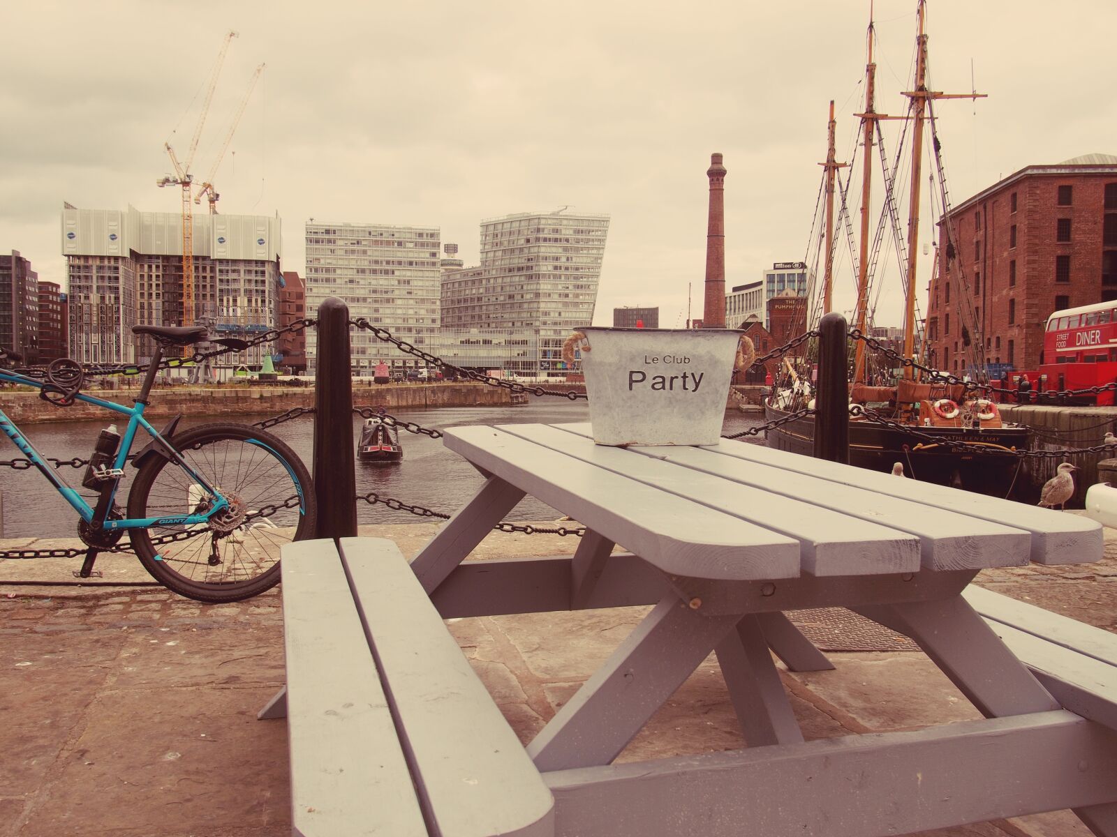 Olympus PEN E-PL5 sample photo. Liverpool, albert dock, city photography