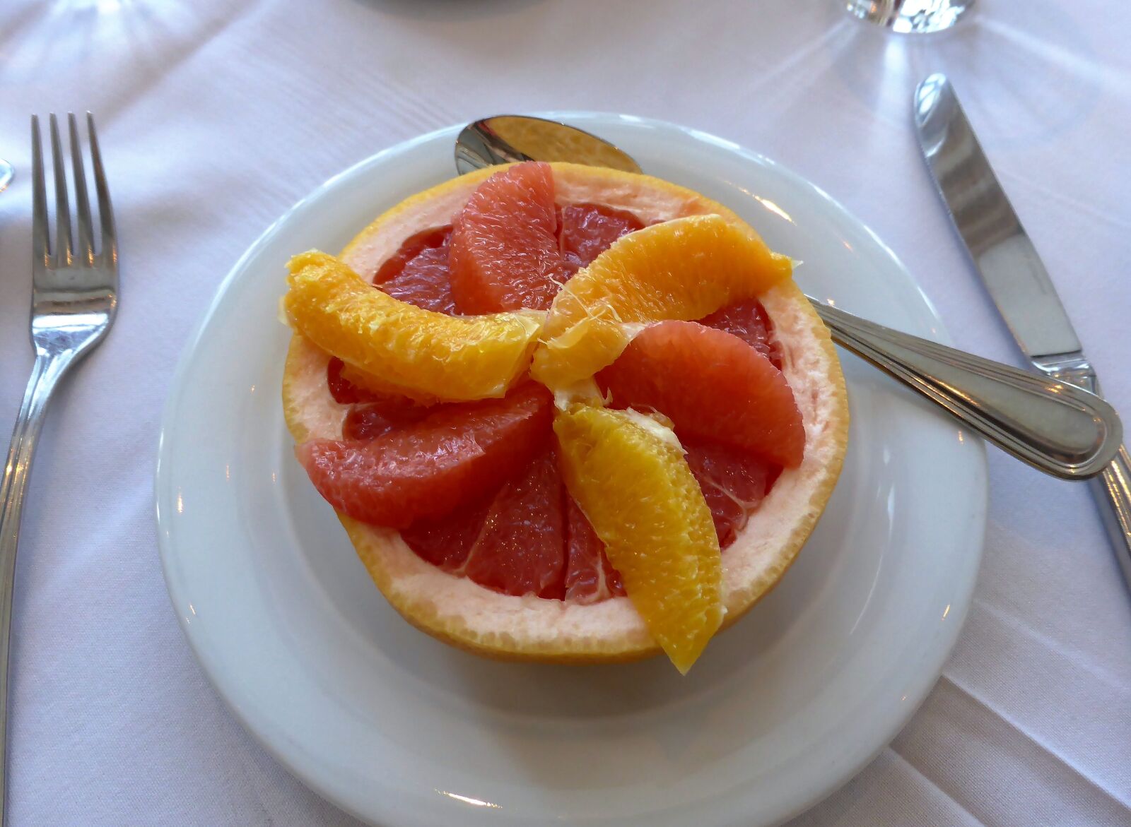 Panasonic Lumix DMC-ZS30 (Lumix DMC-TZ40) sample photo. Fruit, grapefruit, breakfast photography