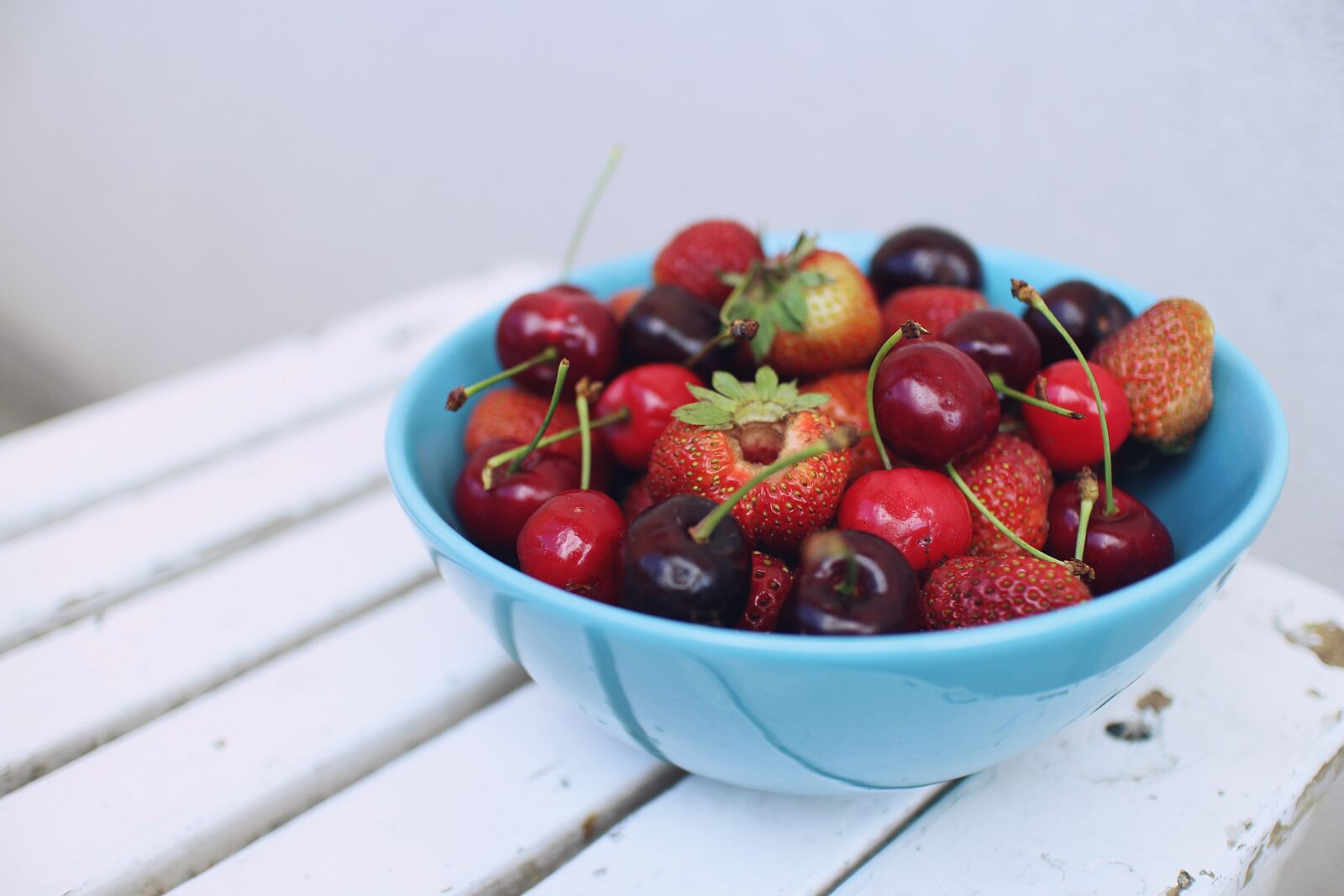 Canon EF-M 22mm F2 STM sample photo. Berries, bowl, cherries photography