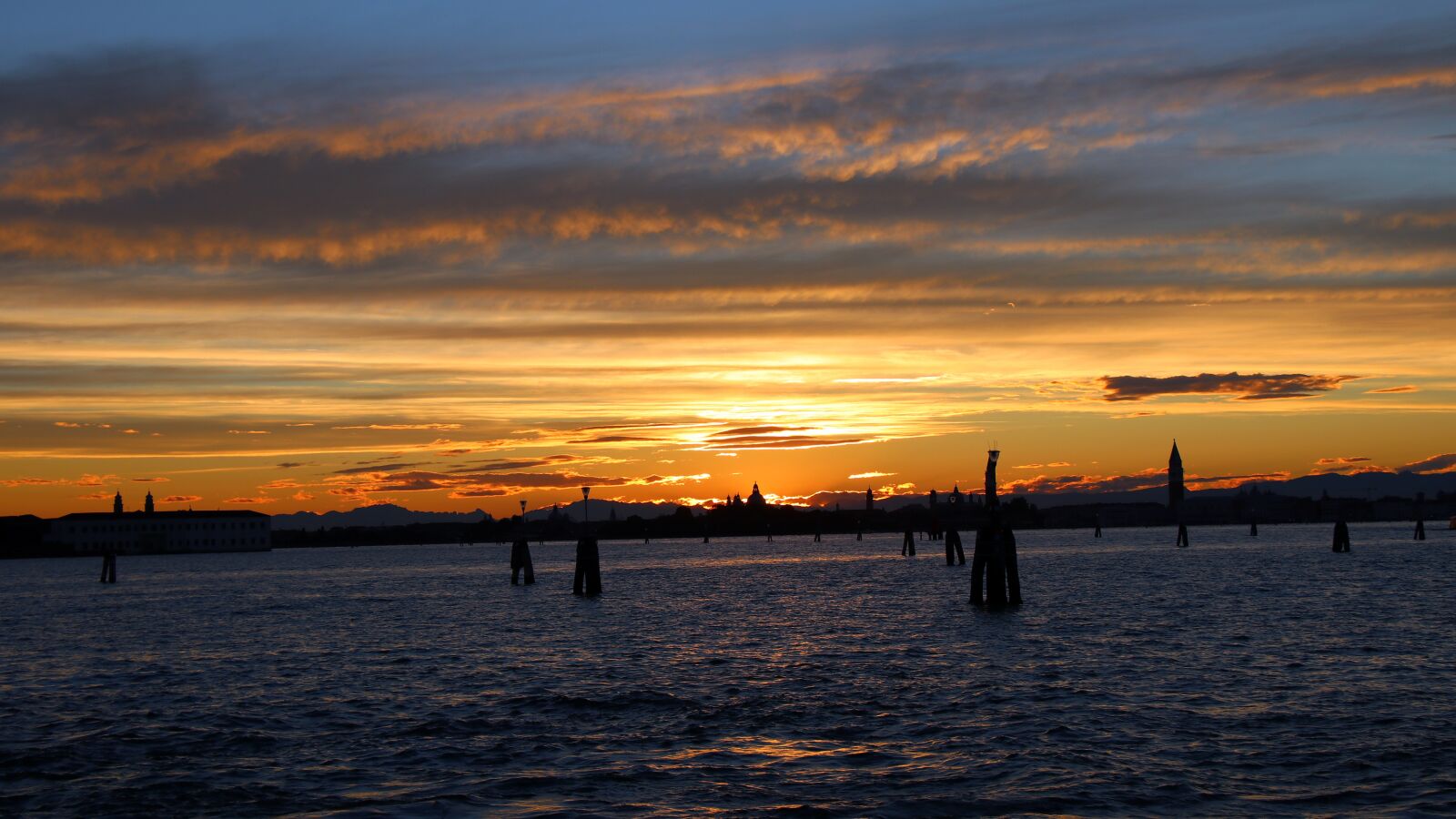 Canon EOS 80D sample photo. Lido, venice, clouds photography