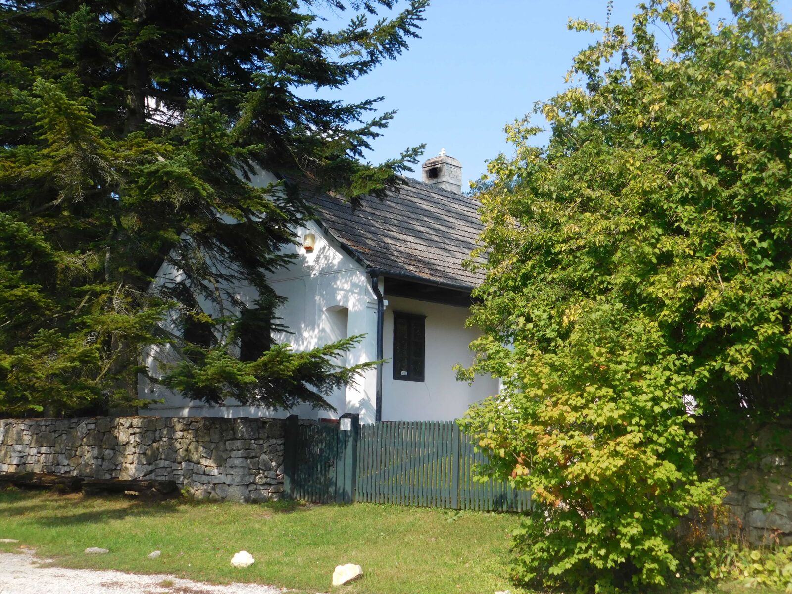 Nikon Coolpix L840 sample photo. House, hungary, tree, exterior photography