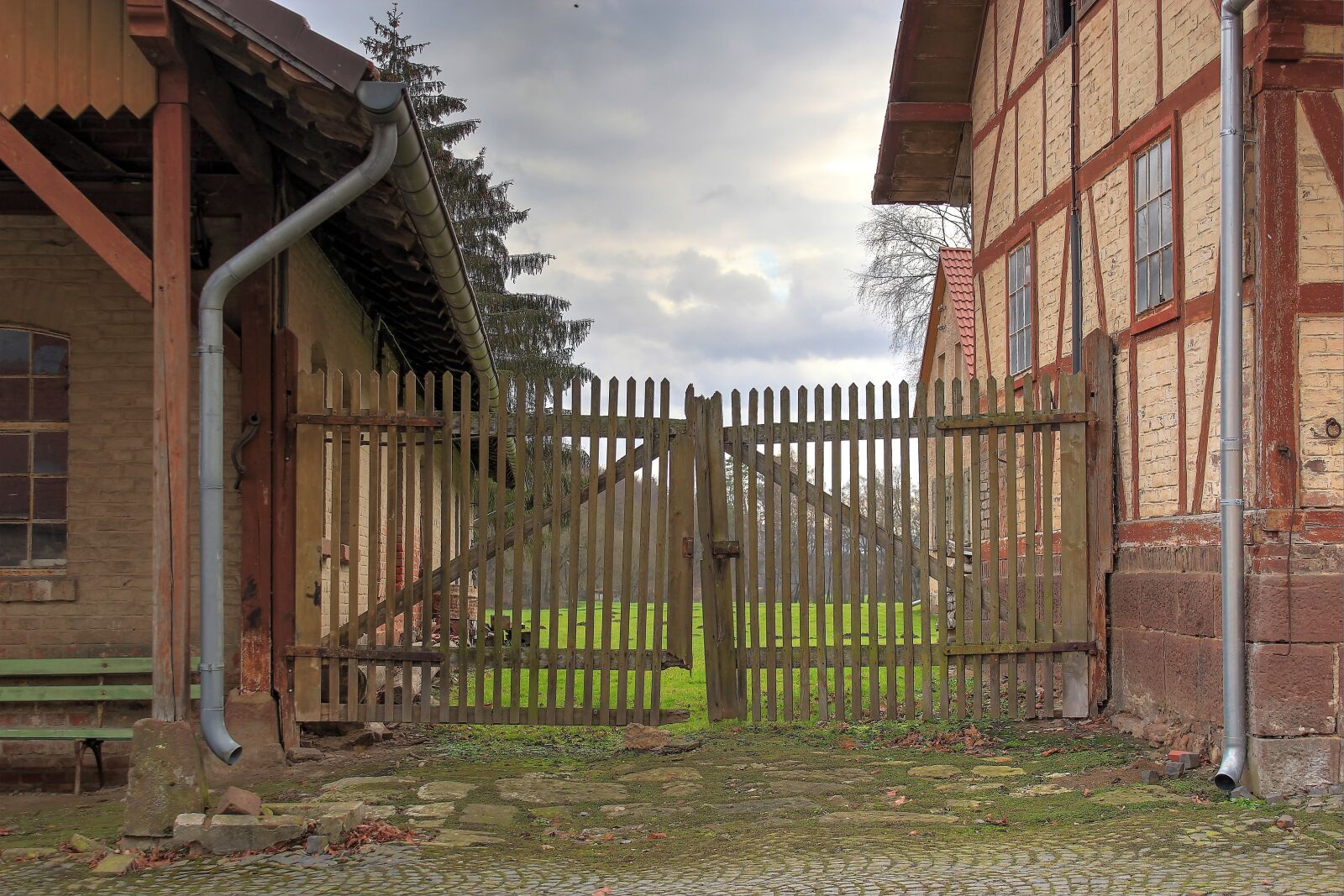 Canon EOS 550D (EOS Rebel T2i / EOS Kiss X4) sample photo. Old, old gate, germany photography