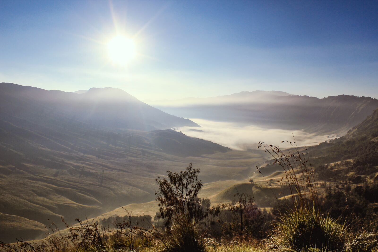 Canon EOS 600D (Rebel EOS T3i / EOS Kiss X5) sample photo. Bromo, sun, summer photography