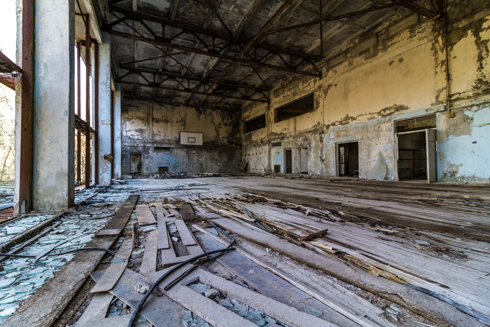 Canon EOS 7D + Canon EF-S 10-18mm F4.5–5.6 IS STM sample photo. Chernobyl, pripyat, basketball photography
