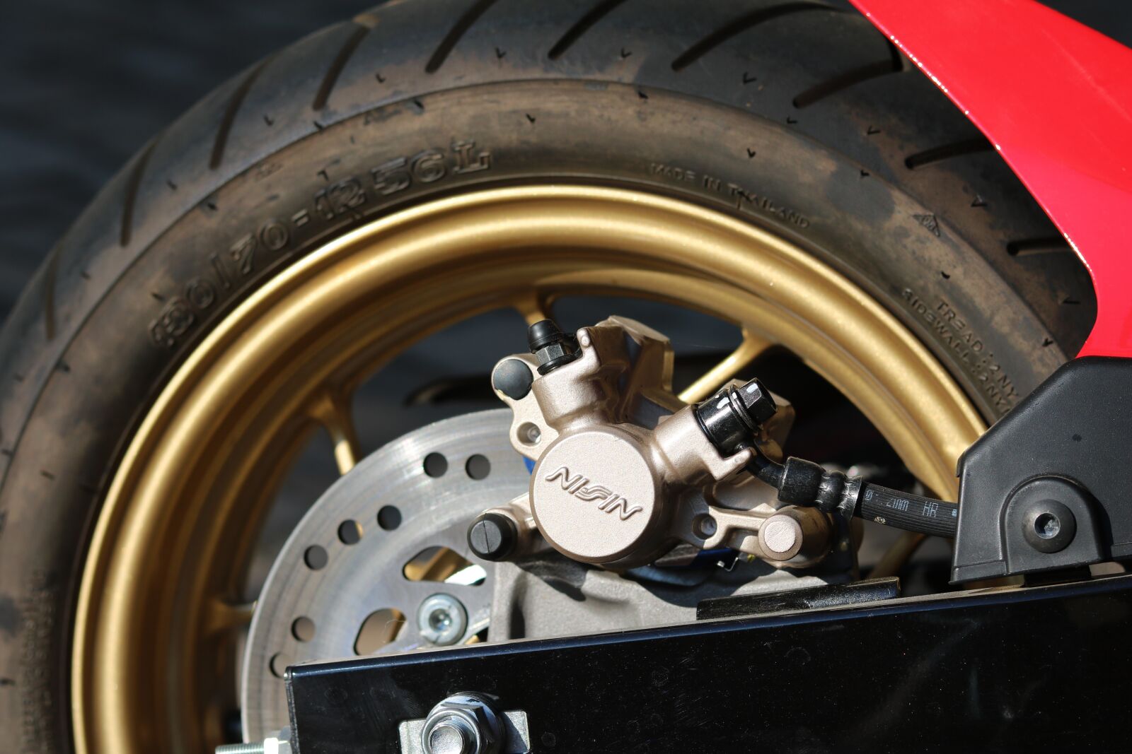 Canon EOS 750D (EOS Rebel T6i / EOS Kiss X8i) sample photo. Motorcycle, detail, technology photography
