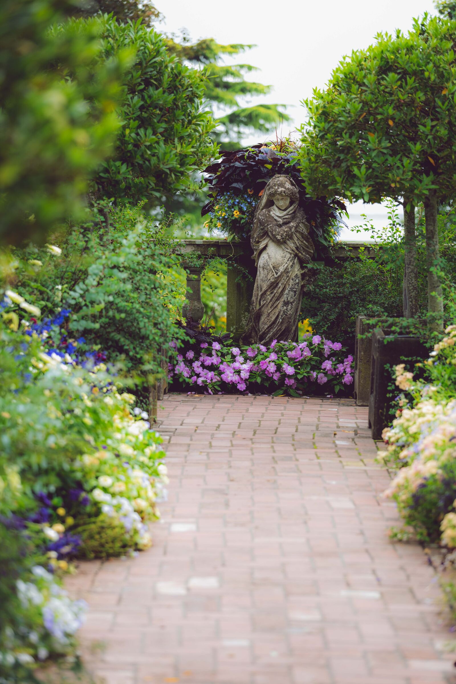 Nikon D750 sample photo. Statue, path, park photography