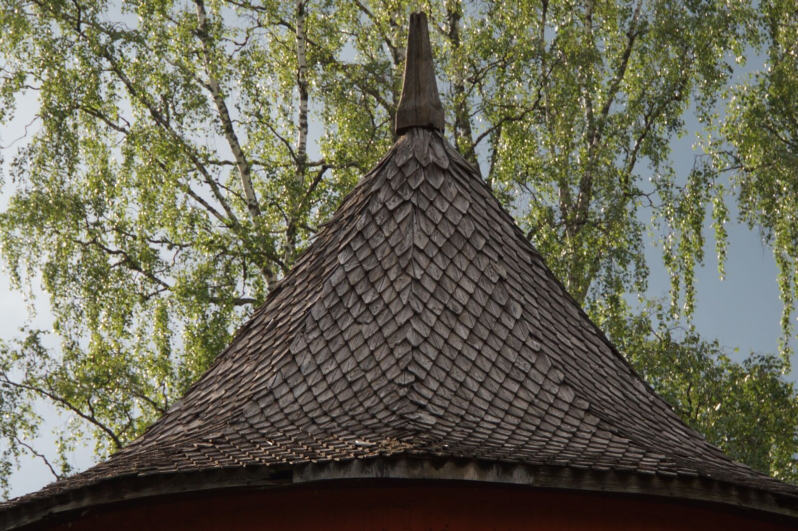 Sony Alpha NEX-7 + Sony E 18-200mm F3.5-6.3 OSS sample photo. Shingle roof, roof, wooden photography