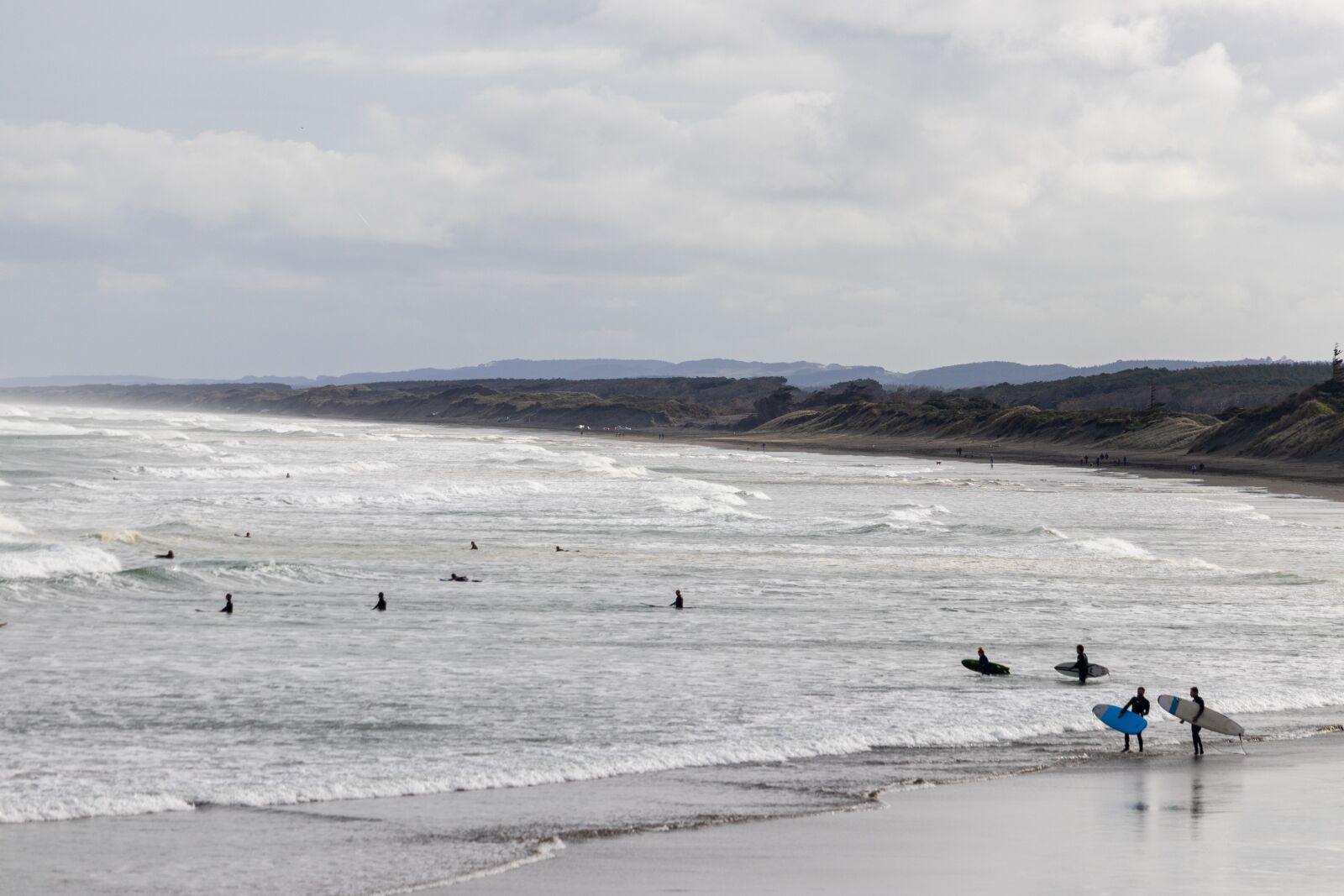 Canon EOS 200D (EOS Rebel SL2 / EOS Kiss X9) + Canon EF-S 55-250mm F4-5.6 IS STM sample photo. New zealand, beach, surf photography