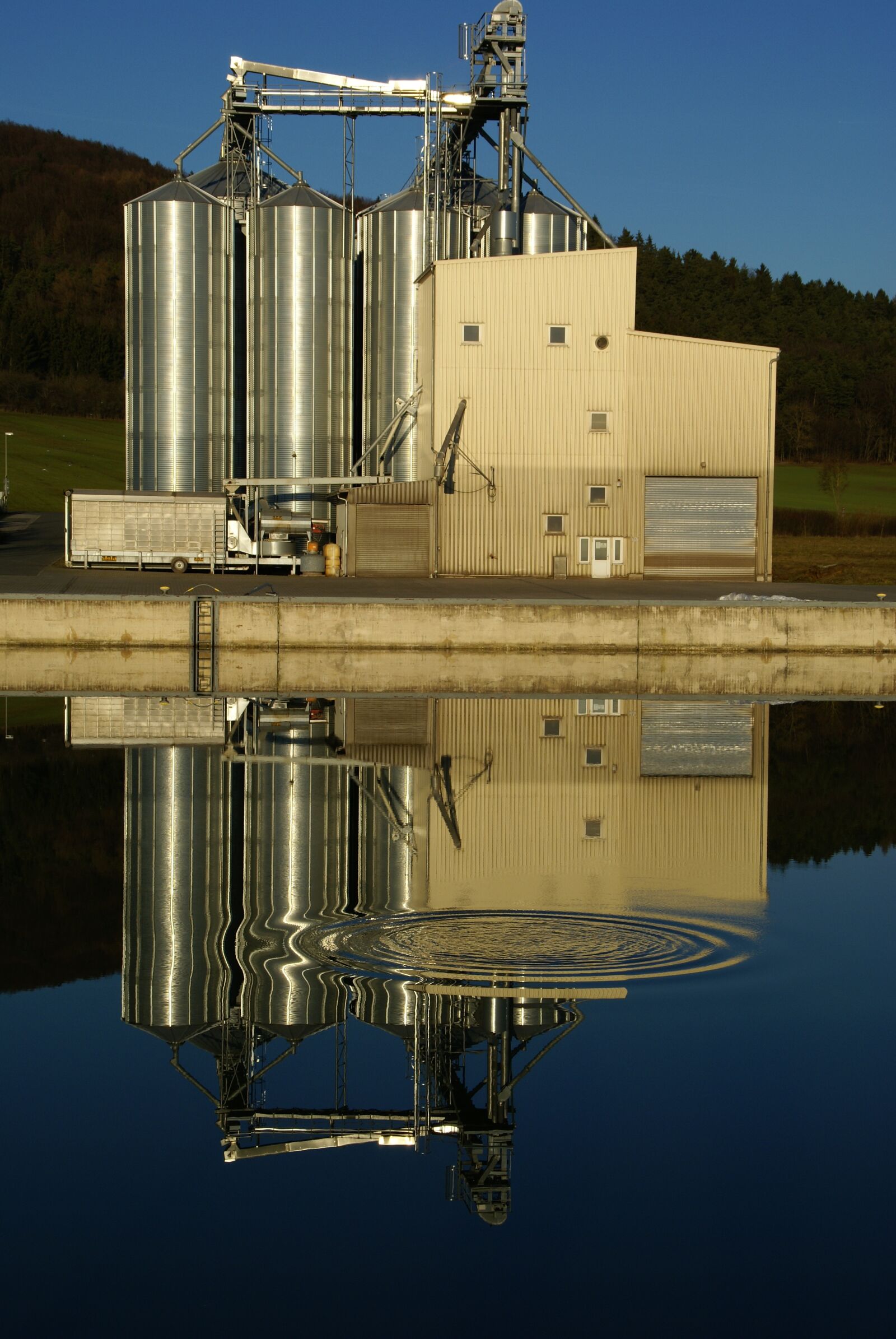 Sony Alpha DSLR-A100 sample photo. Industrial building, channel, water photography