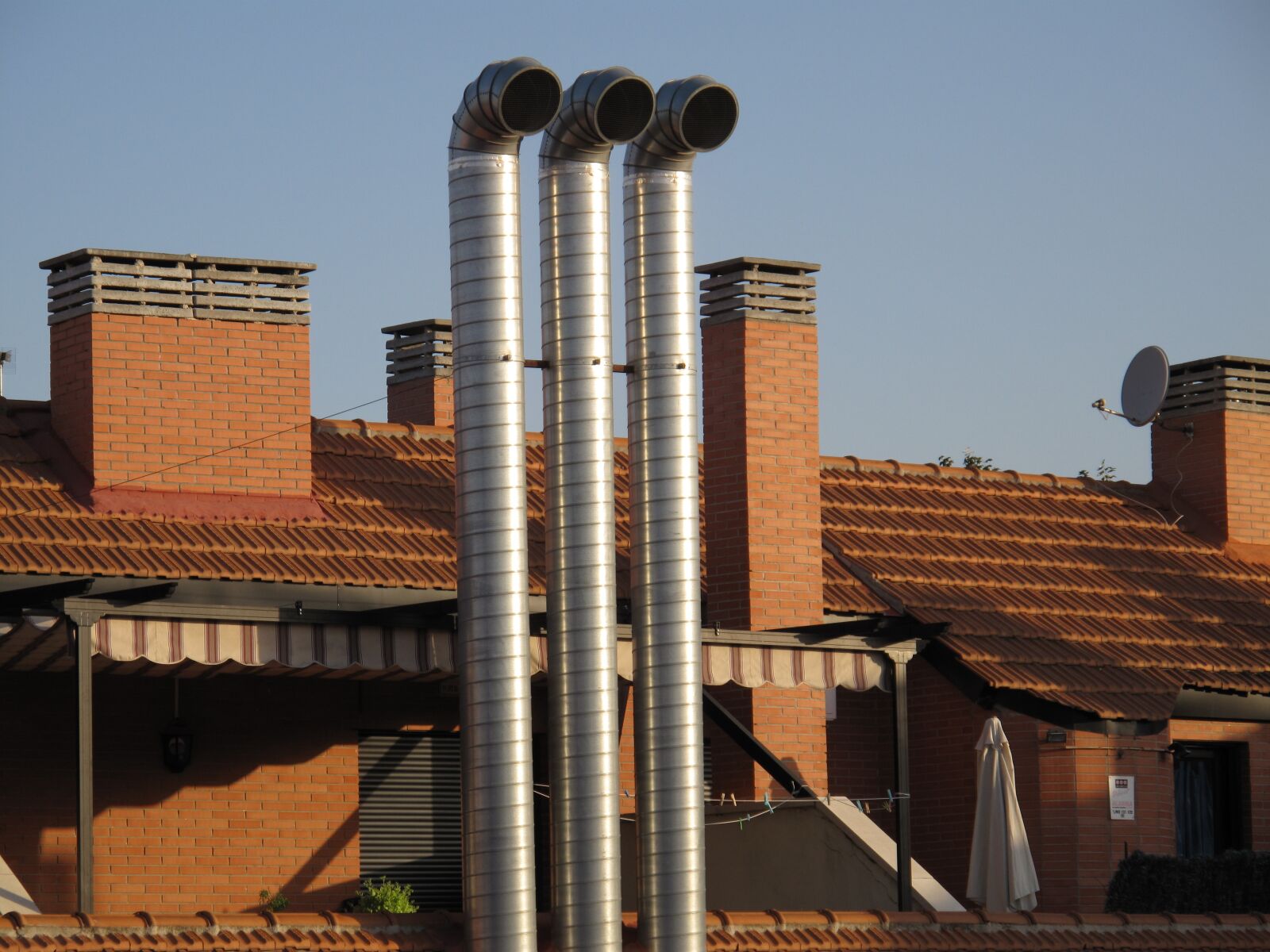 Canon PowerShot G10 sample photo. Roof, chimnee, exhaust photography