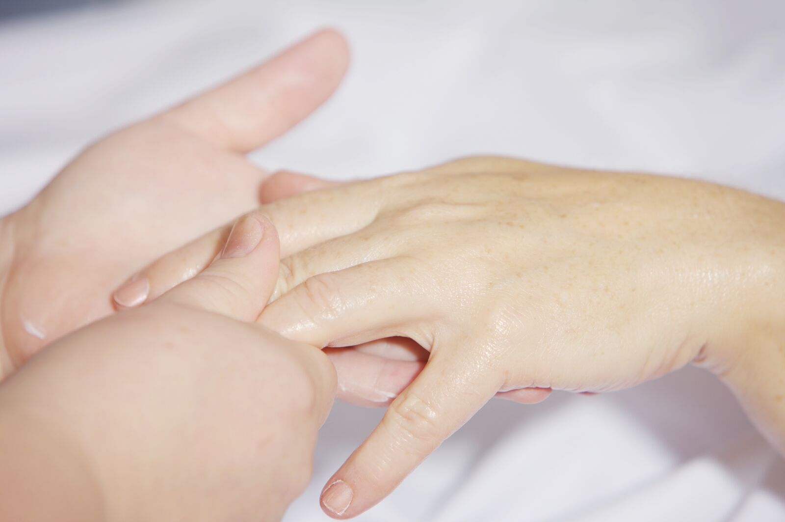 Canon EOS-1Ds Mark III sample photo. Hand massage, treatment, finger photography
