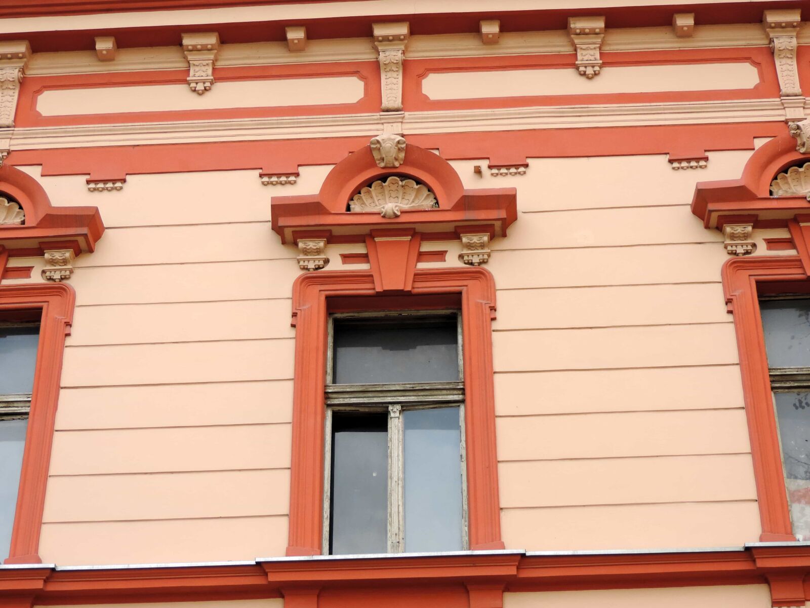 Nikon Coolpix P520 sample photo. Architecture, window, facade, building photography