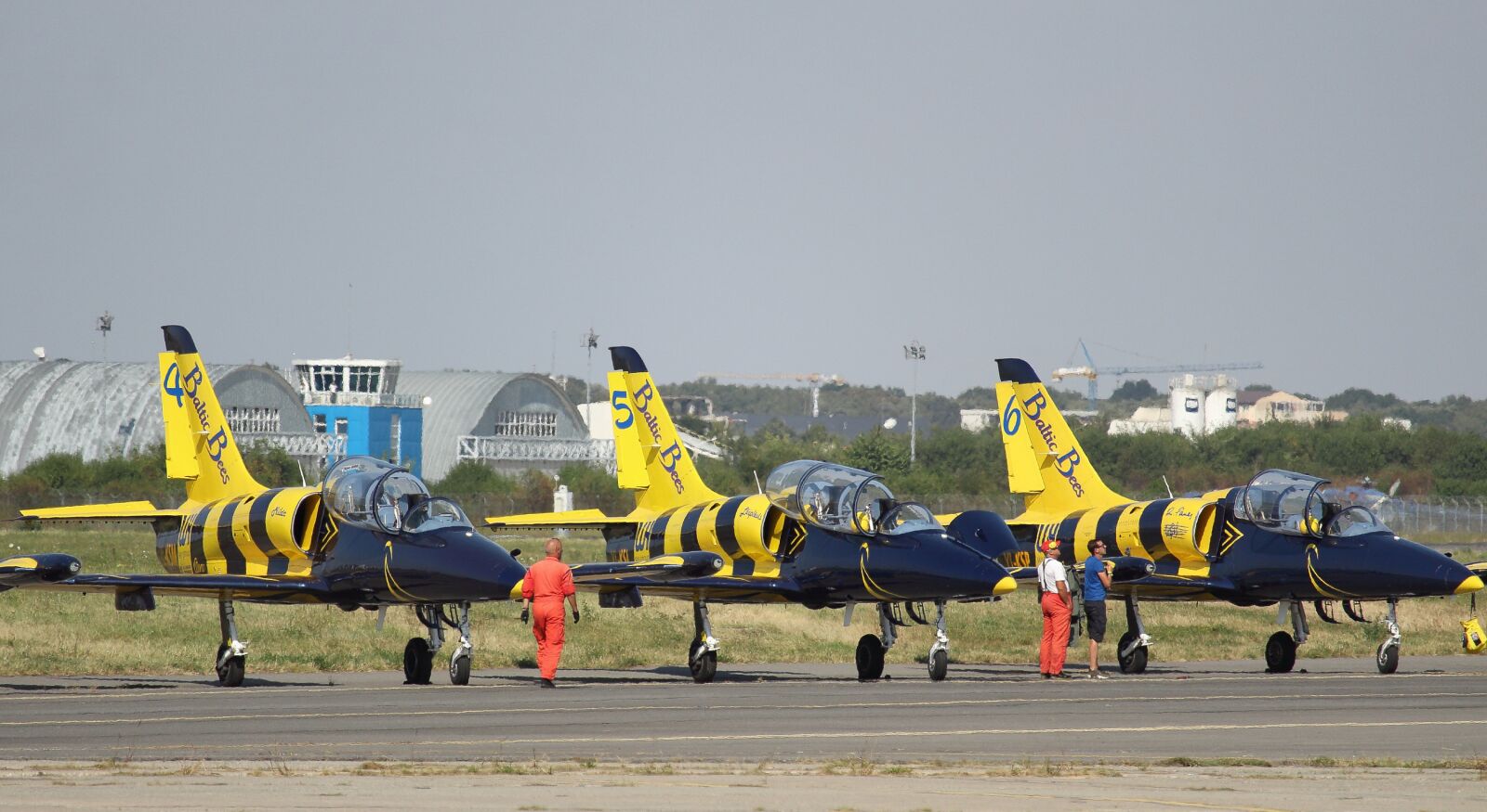 Canon EF-S 55-250mm F4-5.6 IS STM sample photo. Airplanes, jets, landing strip photography