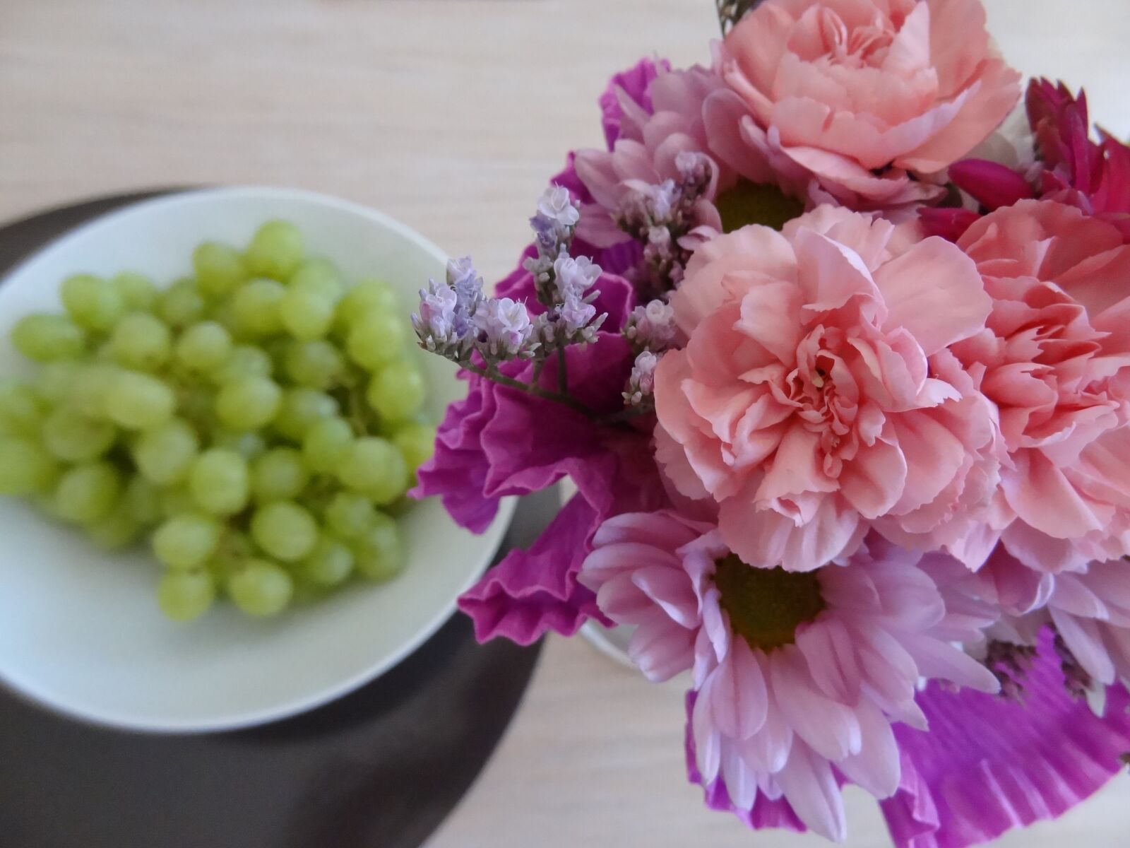 Sony Cyber-shot DSC-HX9V sample photo. Flowers, fruit, the grapes photography
