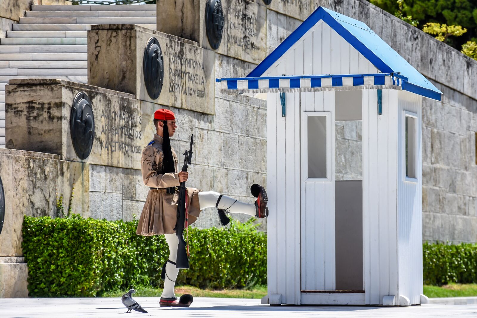 Nikon D7200 sample photo. Greek soldier, parliament, greece photography