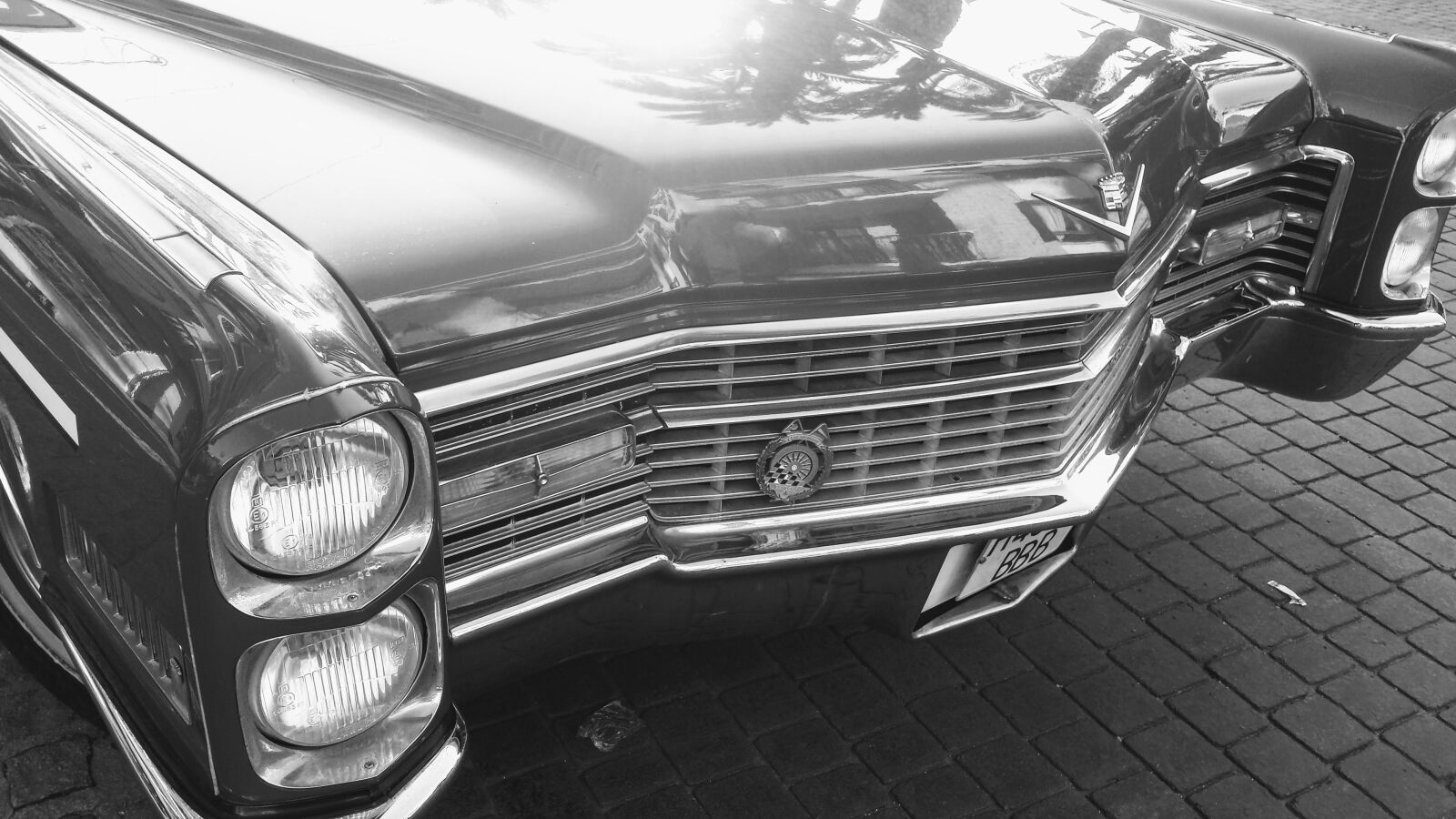 Samsung Galaxy S4 sample photo. Car, cadillac, old photography