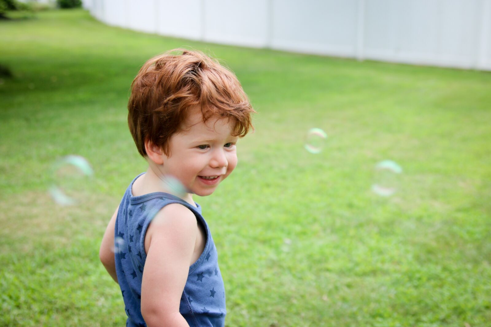 Canon EOS 750D (EOS Rebel T6i / EOS Kiss X8i) sample photo. Boy, bubbles, child photography
