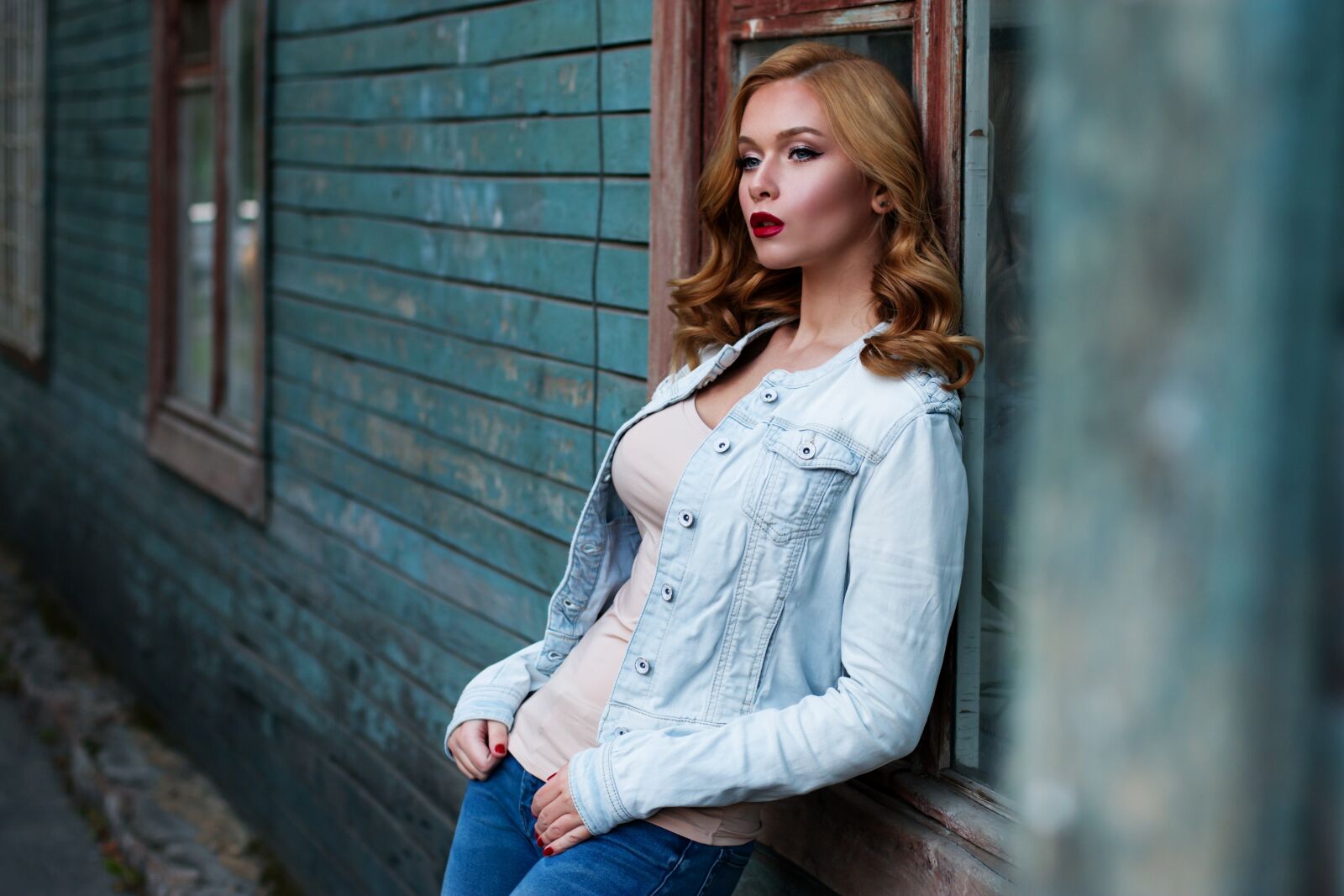Canon EOS 70D + Canon EF 50mm F1.4 USM sample photo. Girl, red hair, makeup photography