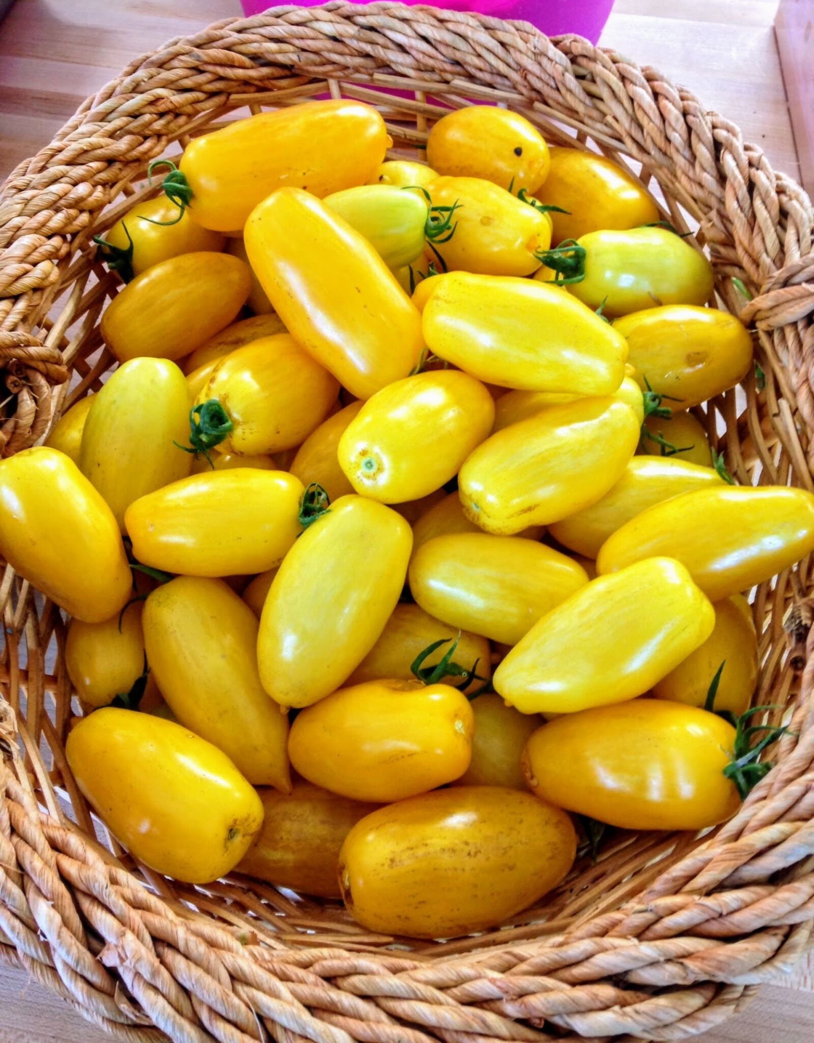 iPhone 5 back camera 4.12mm f/2.4 sample photo. Tomatoes, yellow, basket photography