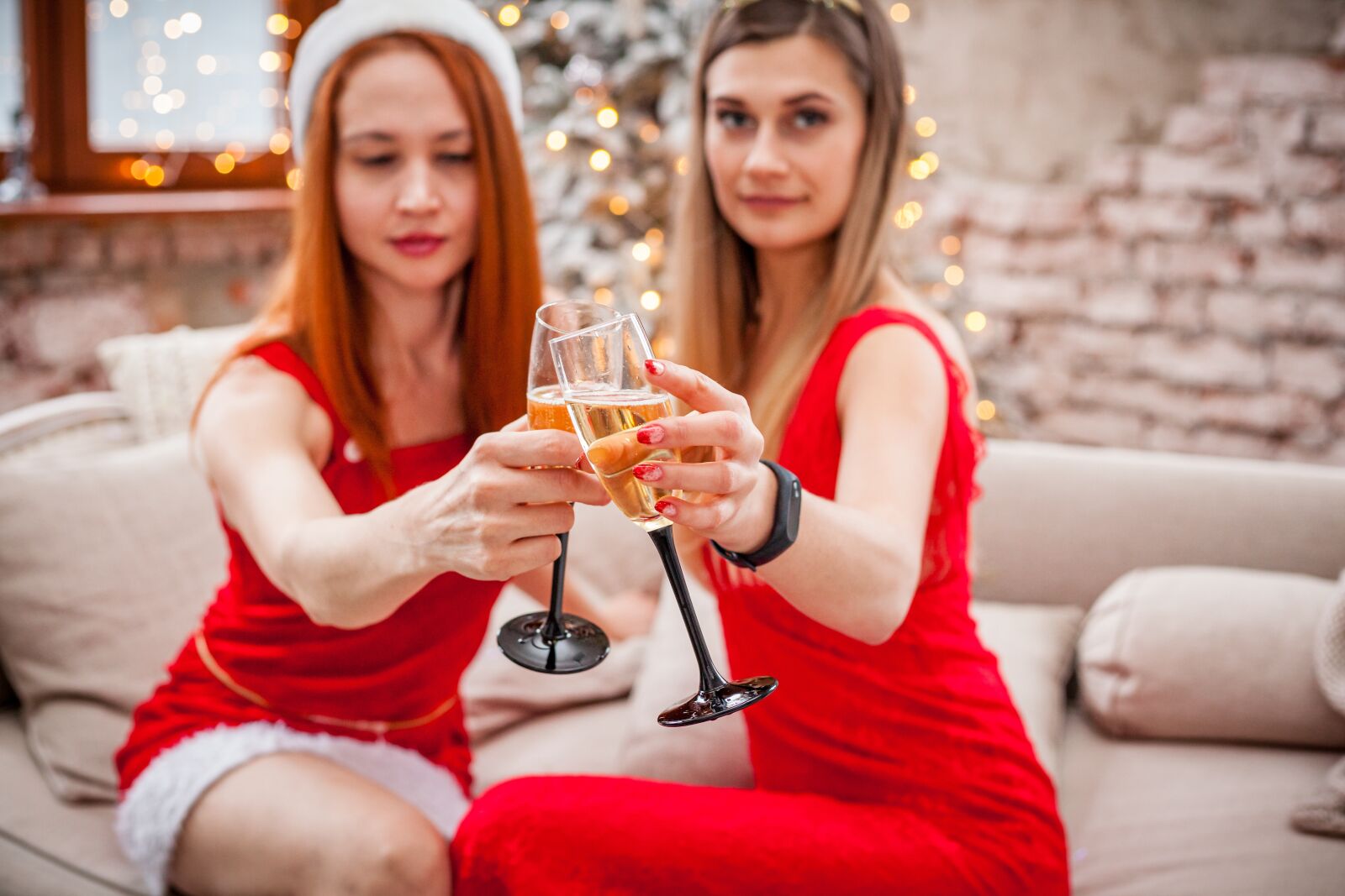 Canon EOS 5D Mark II sample photo. Holiday, toast, girlfriend photography