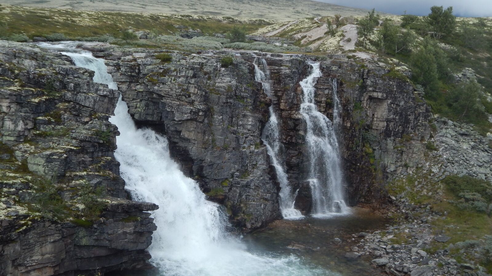 Nikon Coolpix L820 sample photo. Waterfall, river, rock photography