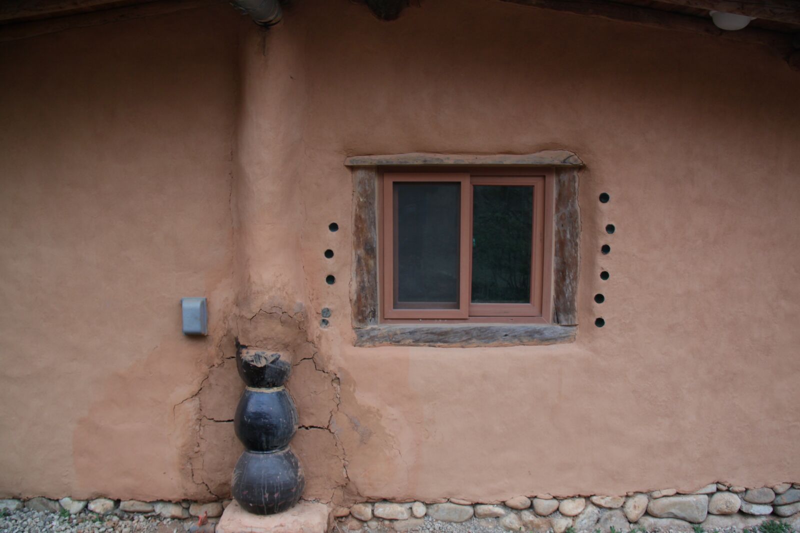 Canon EOS 500D (EOS Rebel T1i / EOS Kiss X3) sample photo. Window, door frame, country photography