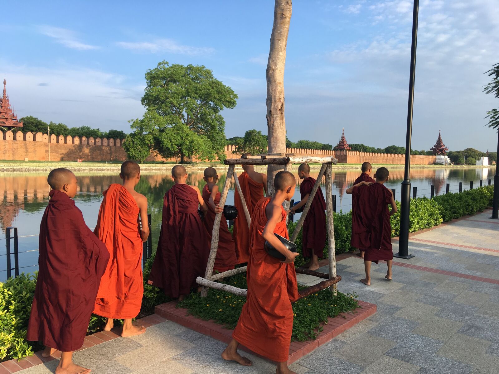 iPhone SE back camera 4.15mm f/2.2 sample photo. Buddhism, monk, daw aung photography