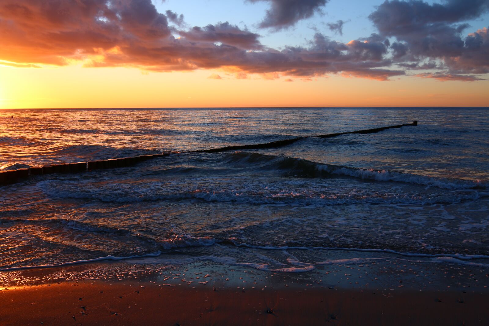 Canon EOS 70D + Canon EF 16-35mm F4L IS USM sample photo. Sunset, dusk, waters photography