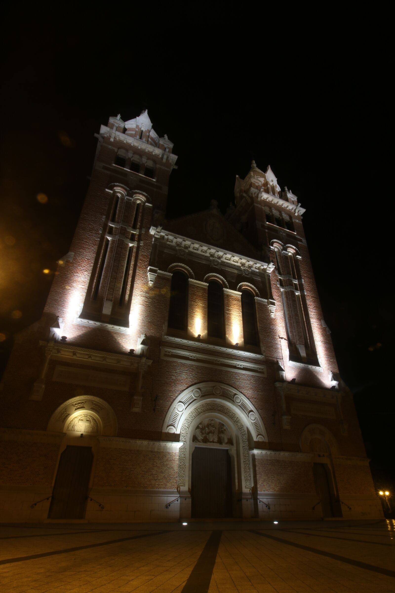 Canon EOS 70D sample photo. Monument, night, lights photography