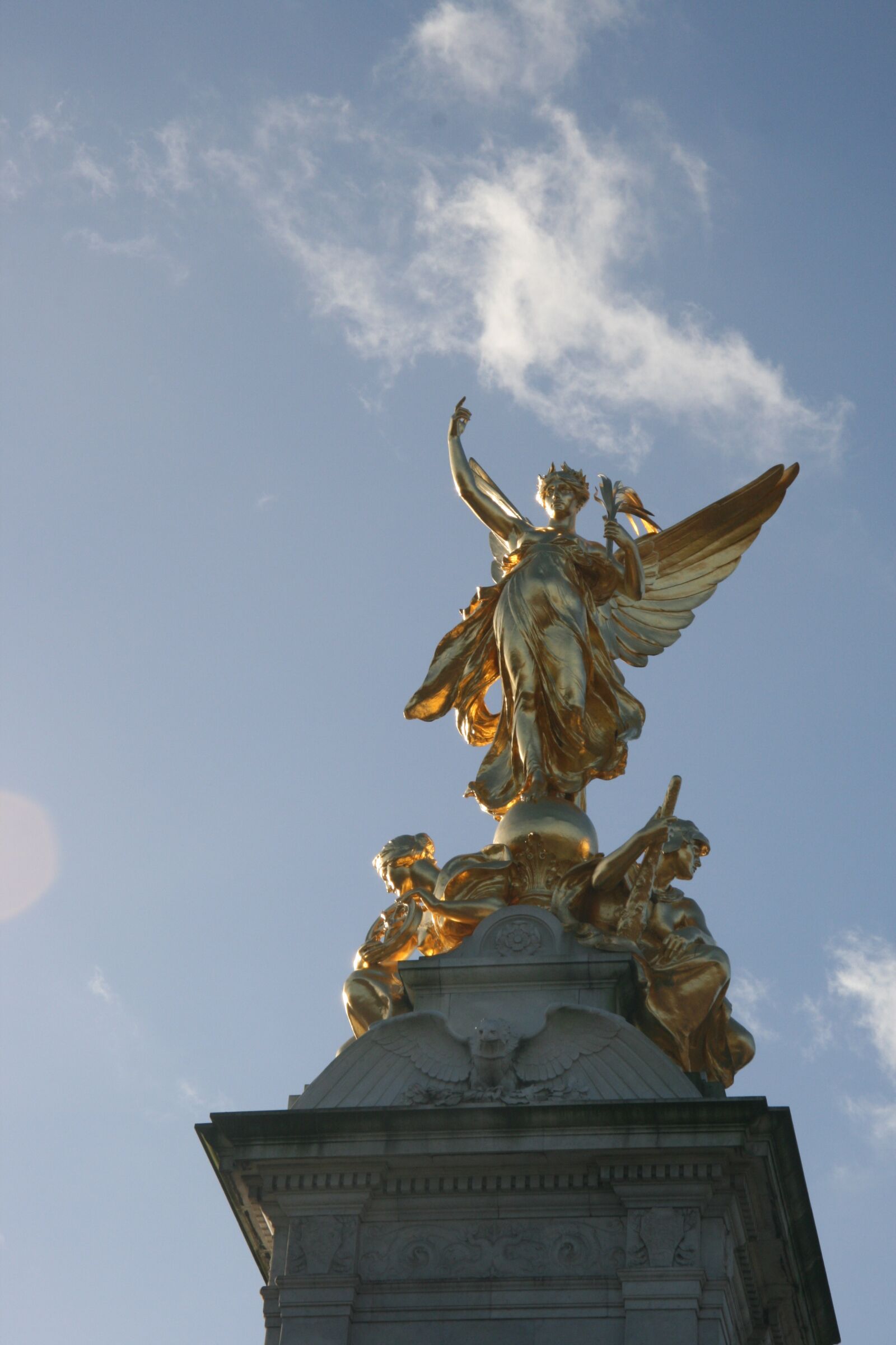 Canon EOS 400D (EOS Digital Rebel XTi / EOS Kiss Digital X) sample photo. Monument, london, gold photography