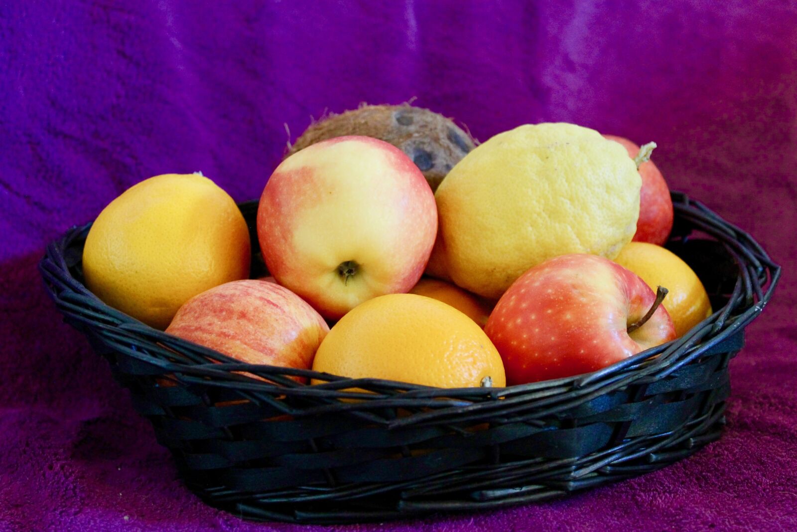Canon EOS 1100D (EOS Rebel T3 / EOS Kiss X50) sample photo. Recycle bin, the fruit photography