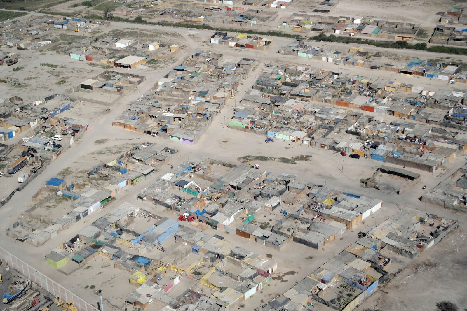 Samsung NX1000 sample photo. Peru, population, shanties photography