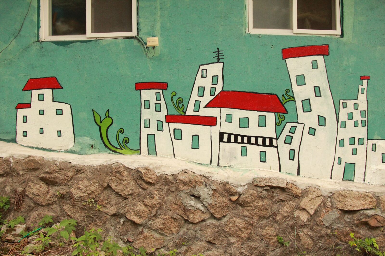 Canon EF-S 18-200mm F3.5-5.6 IS sample photo. Mural, village, figure photography