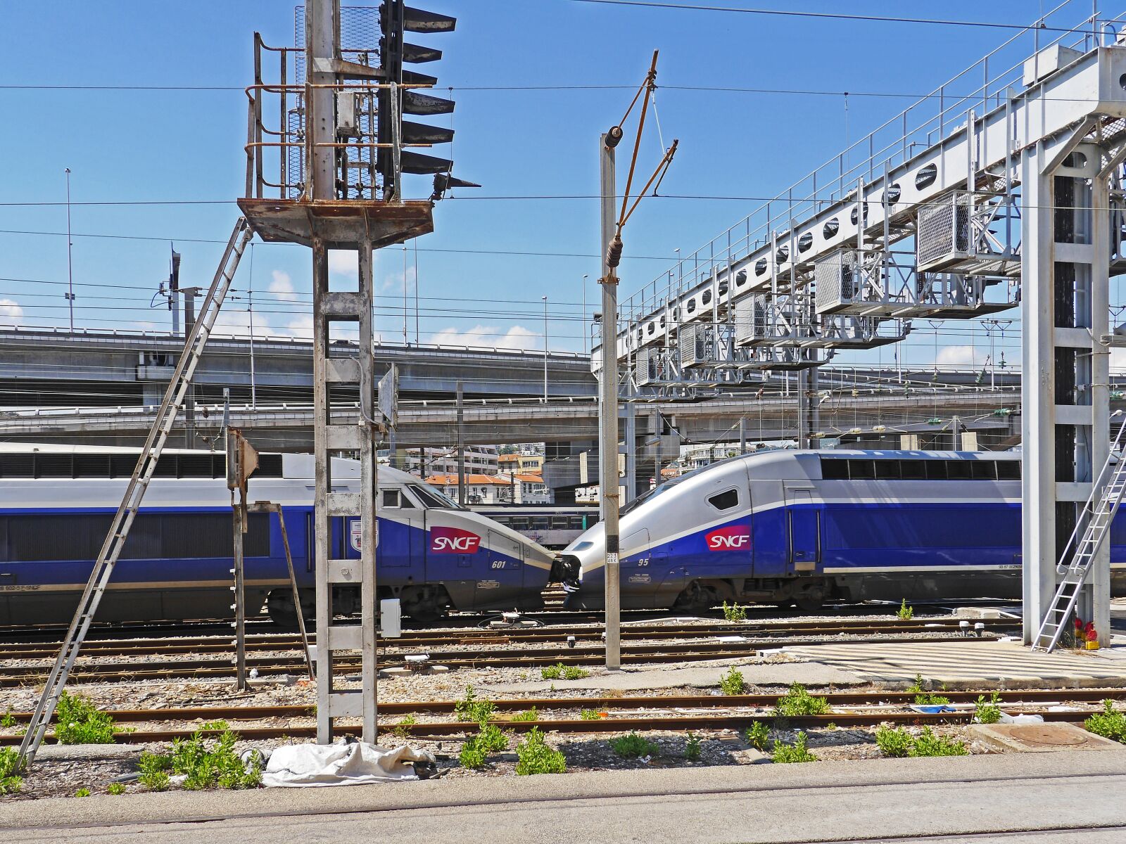 Panasonic Lumix DMC-GH3 sample photo. Pure verkehrstechnik, nice main photography
