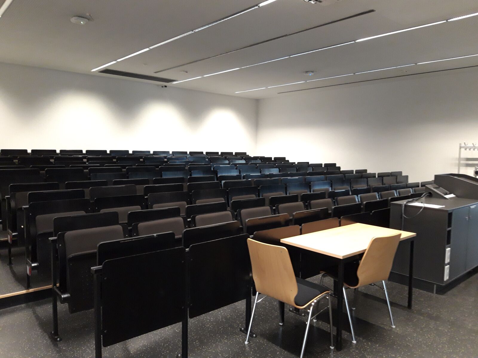 Samsung Galaxy A6 sample photo. Lecture hall, university, teaching photography