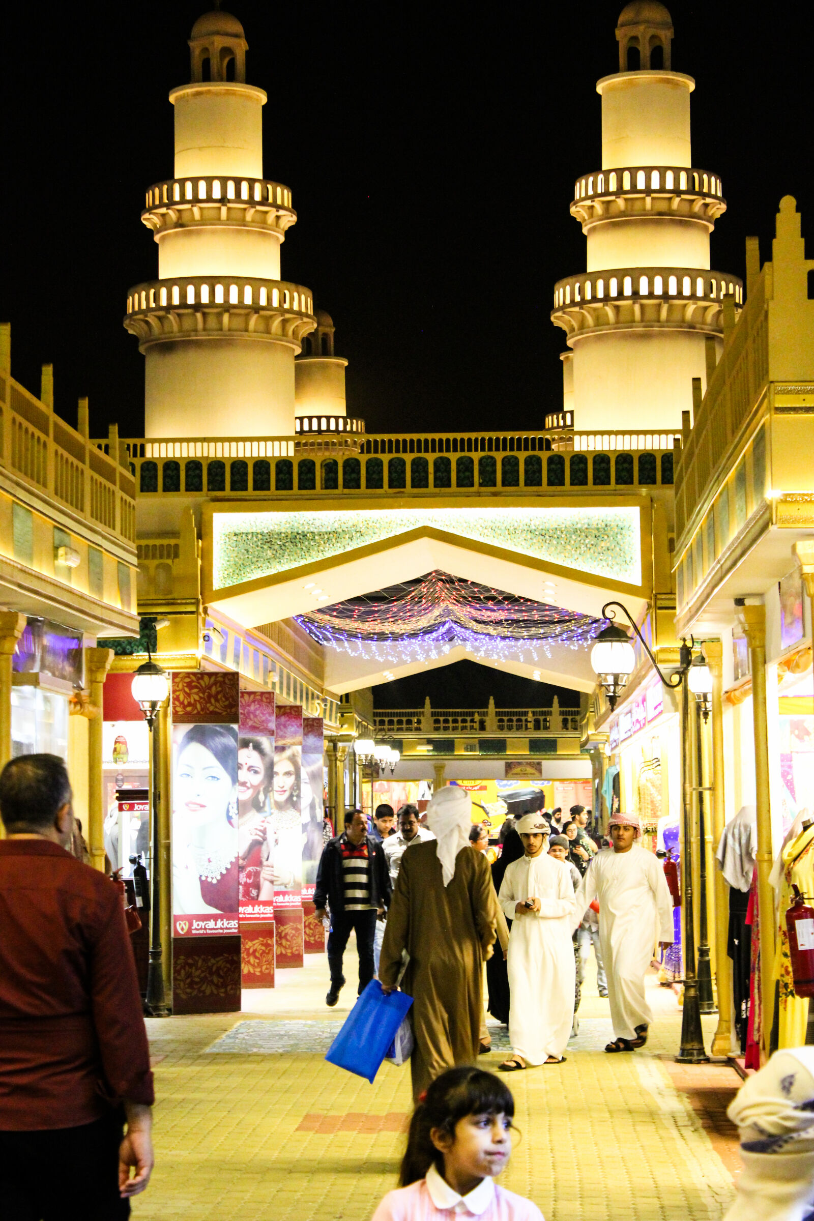 Canon EF-S 18-55mm F3.5-5.6 IS sample photo. Bright, bright, colours, dubai photography