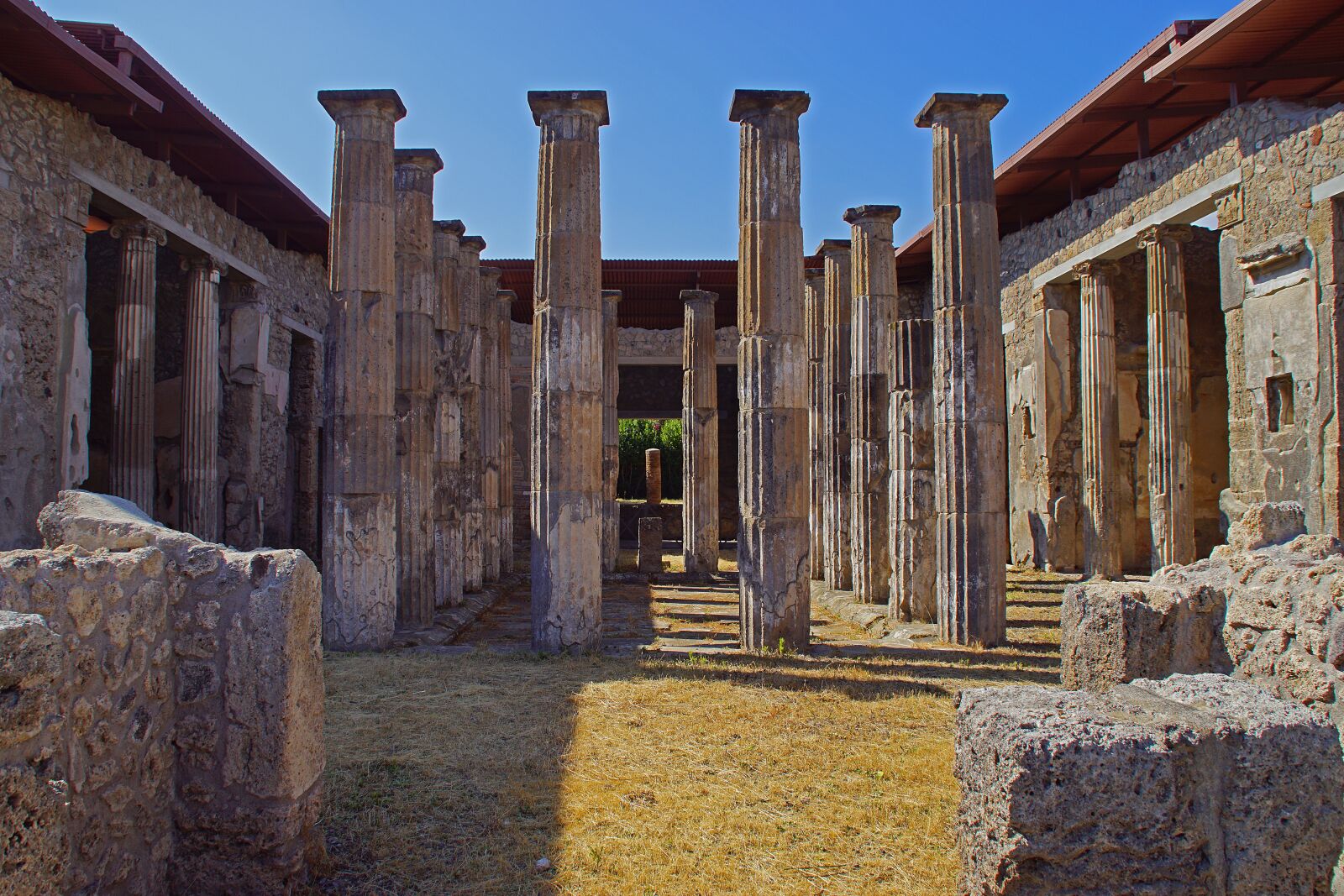Sony DT 18-200mm F3.5-6.3 sample photo. Pompei, villa, antique photography