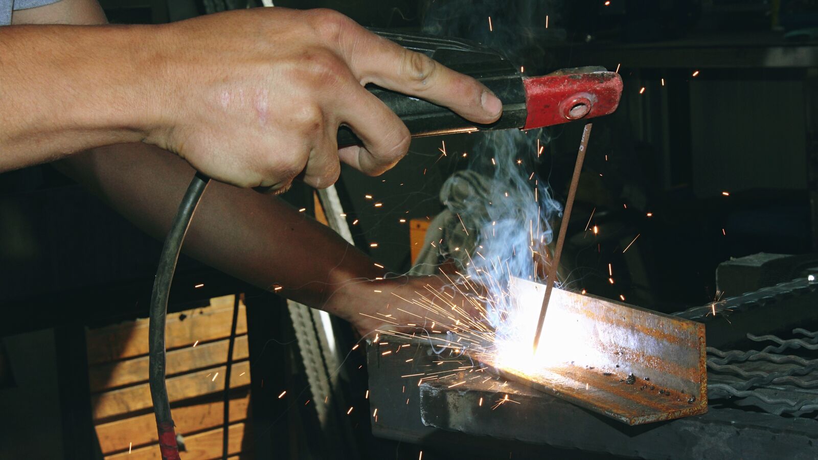Canon EOS 1200D (EOS Rebel T5 / EOS Kiss X70 / EOS Hi) sample photo. Welding, iron, worker photography