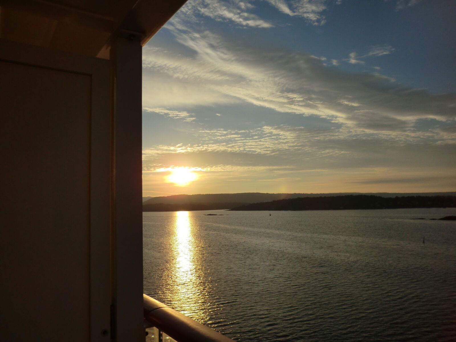 CASIO EX-Z800 sample photo. Sunset, water, dusk photography