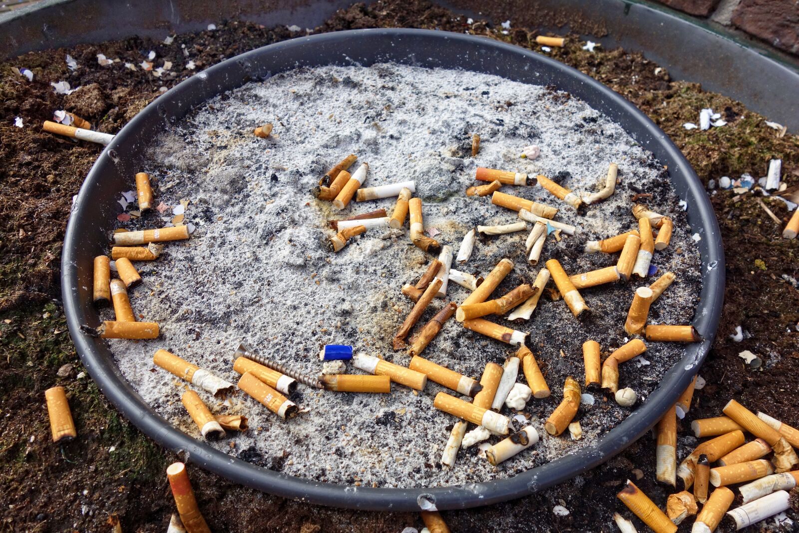 Sony Cyber-shot DSC-RX100 sample photo. Smoking, ash, ash tray photography