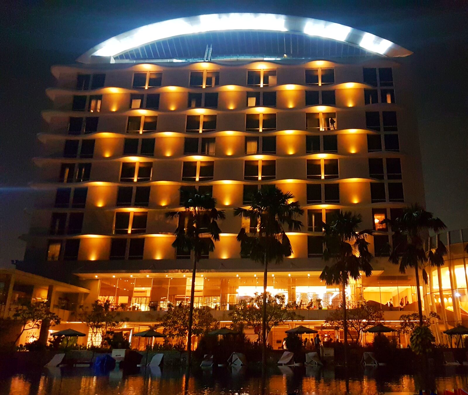 Samsung Galaxy S7 Edge sample photo. Night, hotel, light photography