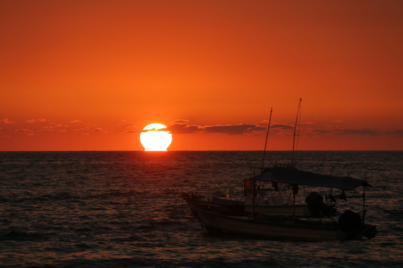 Canon EF-S 18-200mm F3.5-5.6 IS sample photo. Sunset mexico, sunset, fishing photography